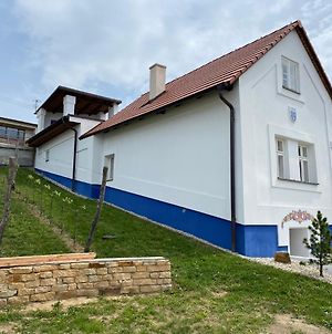 Nad Slovackym Sklipkem Villa Tupesy Exterior photo