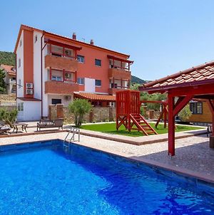 Amazing Apartment In Banjol With 1 Bedrooms, Wifi And Outdoor Swimming Pool Exterior photo