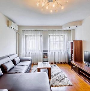 Lovely 2 Bedroom Apartment With Indoor Fireplace Bucharest Exterior photo