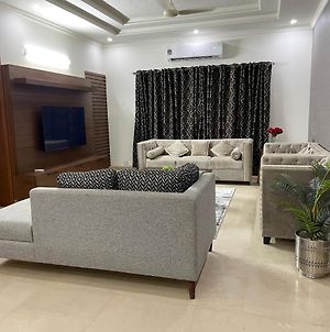 Cheerful 2-Bedroom Home Upper Portion With Parking Lahore Exterior photo