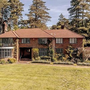 Elegant Country Home With Stunning Views Arford Exterior photo