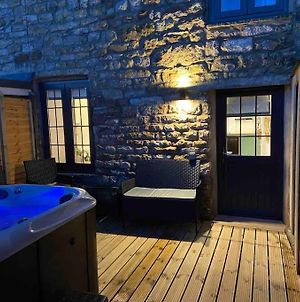 Rural 5* Cottage, Winton With Hot Tub, New. Exterior photo