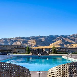 Luxury Retreat - King Beds, Hot Tub, & Pool - Family & Remote Work Friendly Apartment Reno Exterior photo