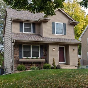Spacious 3 Bedroom Home With Foosball West Des Moines Exterior photo