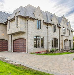 Luxurious Villa Calgary Exterior photo