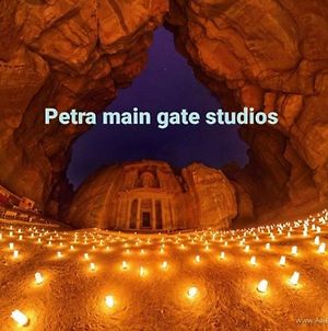 Petra Main Gate Studios Wadi Musa Exterior photo