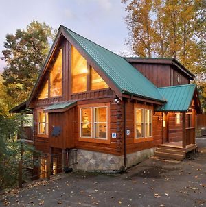 Cozy Bear Lodge 3 Bedroom Home With Hot Tub Gatlinburg Exterior photo