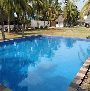 Spacious 7 Bhk Resort - With 1 Acre Garden, Swimming Pool And Outdoor Games Chennai Exterior photo