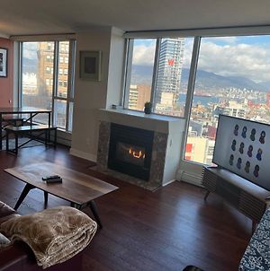 3 Bed 2 Bath Downtown Vancouver Water And City Views Apartment Exterior photo