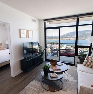 Awesome View 21 Two Bedroom One Bath Downtown Lake View Near Beach Kelowna Exterior photo