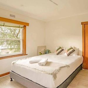 Cheerful 3-Bedroom Home In Moonah Hobart Exterior photo