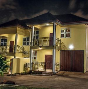 The Moments Guesthouse Accra Exterior photo