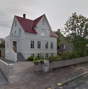 Studio Apartment With King Size Bed And A Sofa Reykjavik Exterior photo