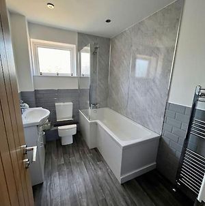 Contractor House - Leeds Apartment Pudsey Exterior photo