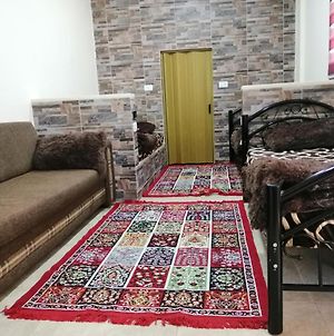 Family Studio Apartment Wadi Musa Exterior photo