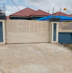 Arex'S Cheerful 3Bedroom Home With Free Parking Accra Exterior photo