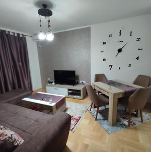 Stan Na Dan - Kragujevac Apartment Exterior photo
