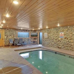 Newly Designed 2 Bedroom Cabin With Indoor Pool Sevierville Exterior photo