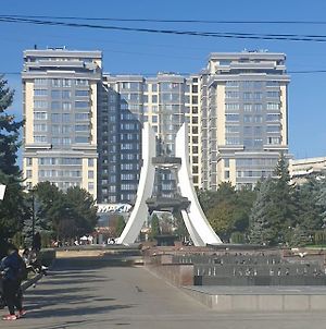 Prekrasnye Apartamenty Riadom S Parkom. Chisinau Exterior photo