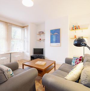 Leytonstone Convenient Apartment - 6 Mins From Stratford London Exterior photo