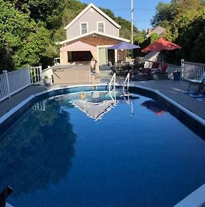 Jamestown: Family Friendly Cozy Cottage In Town W/Pool And Hot Tub Exterior photo