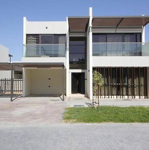 Lovely Independent 6Br Villa In Damac Hills 2 Dubai Exterior photo