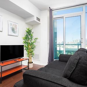 Perfectly Located 1Br Condo By Lakeshore! Toronto Exterior photo