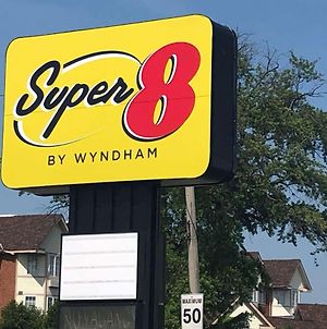 Super 8 By Wyndham Niagara Falls On Motel Exterior photo