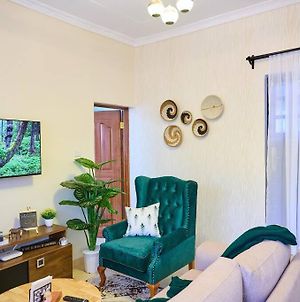 Comfy 2 Bedroom Apartment With Free Parking Space Nakuru Exterior photo