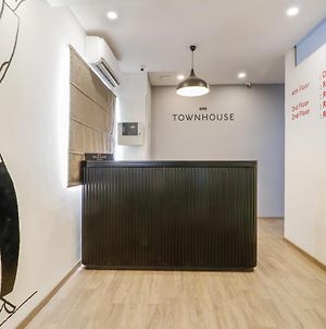 Oyo Townhouse 327 C21 Mall Hotel Indore Exterior photo