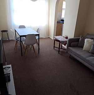 Comfortable Two Bed Flat Apartment Hounslow Exterior photo