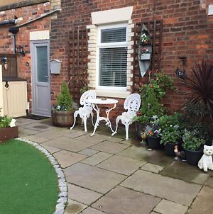 Leafy Lytham Central Lovely Ground Floor 1 Bedroom Apartment With Private Garden In Lytham Dog Friendly Lytham St Annes Exterior photo