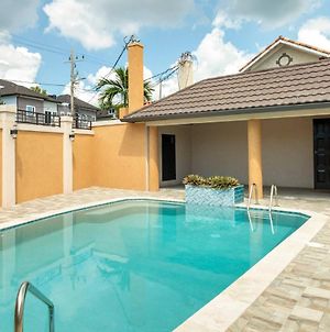 Brand New Pool Manor Park With Wifi Centrally-Located Apartment Kingston Exterior photo