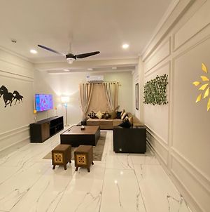 De-Meridian Luxury Apartments Rawalpindi Exterior photo