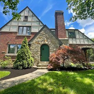 1920S Charm In This Four Bedroom Hamilton Beauty Exterior photo