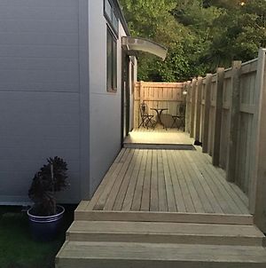 Adorable 1-Bedroom Guesthouse With A Deck Lower Hutt Exterior photo