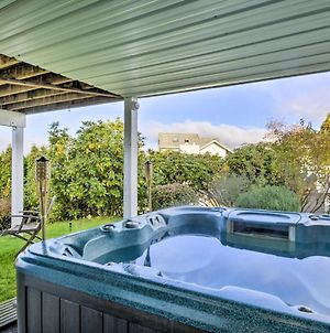 Dog-Friendly Lakewood Home With Private Hot Tub Exterior photo