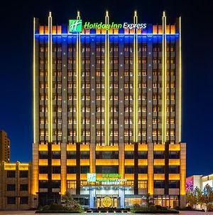Holiday Inn Express Xinji City Center, An Ihg Hotel Exterior photo