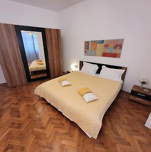 4 Anastasia Family & Business Apartment With Balcony Self Check In Code Bucharest Exterior photo