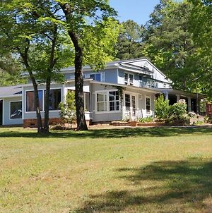 Dr. Easterling'S Rustic Lake Home, Waterfront McBee Exterior photo