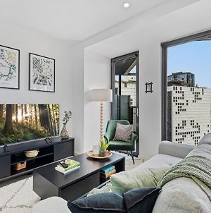 'Luna' Modern 2-Bed With Great Balcony Views Melbourne Exterior photo