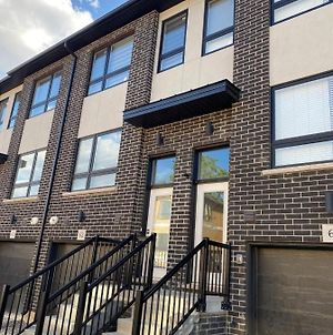 Cozy Room In A Townhouse. Brantford Exterior photo