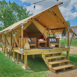 Spectacular Safari Tent At Beeweaver Honey Farm Hotel Navasota Exterior photo