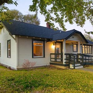 Dreamy Cottage Redmond Exterior photo