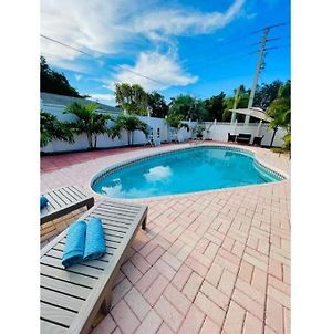 Vacation Pool Home In Melbourne, 7 Mins To Beach Exterior photo