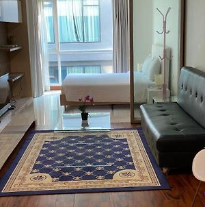 Studio Bedroom With Kitchen Bangkok Exterior photo