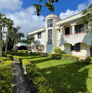 Villa Mudzini - Luxury 4 Bedroom Villa With A Pool Mombasa Exterior photo
