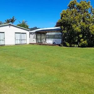 Hosts On The Coast The Boat Shed Villa Whitianga Exterior photo