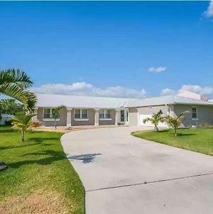 Freshly Remodeled House In Cocoa Beach Fl Villa Exterior photo