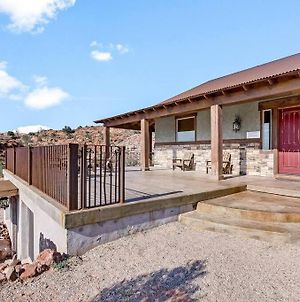 Badlands Roost: A Rustic-Modern Designed Home Moab Exterior photo
